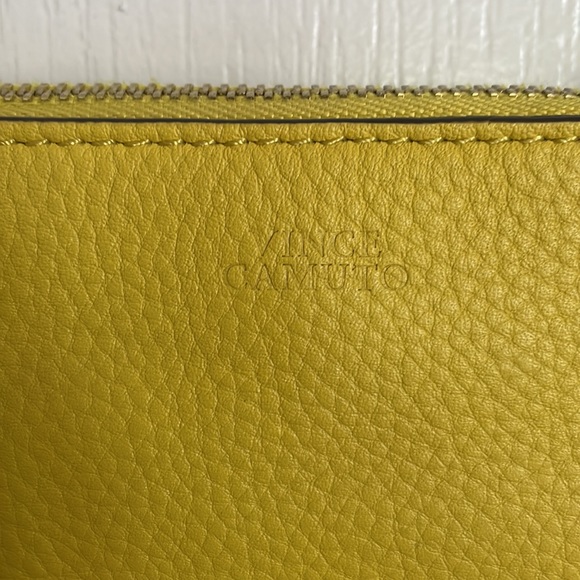 Vince Camuto Slim phone case Crossbody in lemon yellow - Picture 3 of 16
